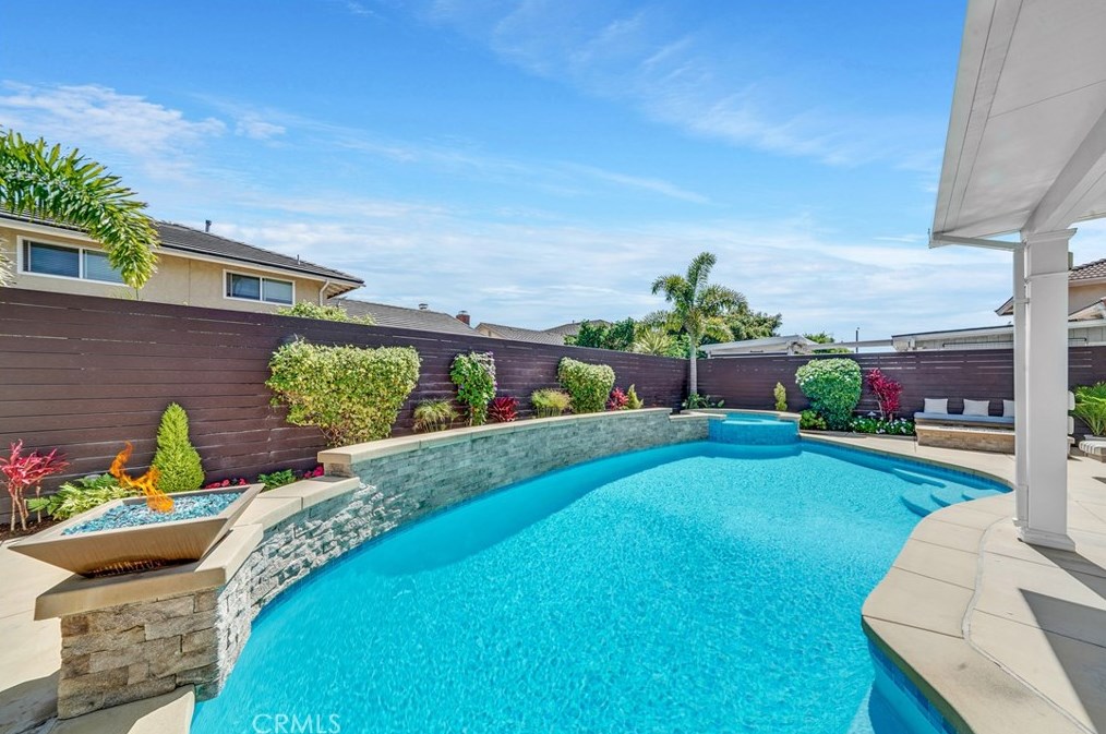 10062 Cynthia Dr, Huntington Beach, CA 92646