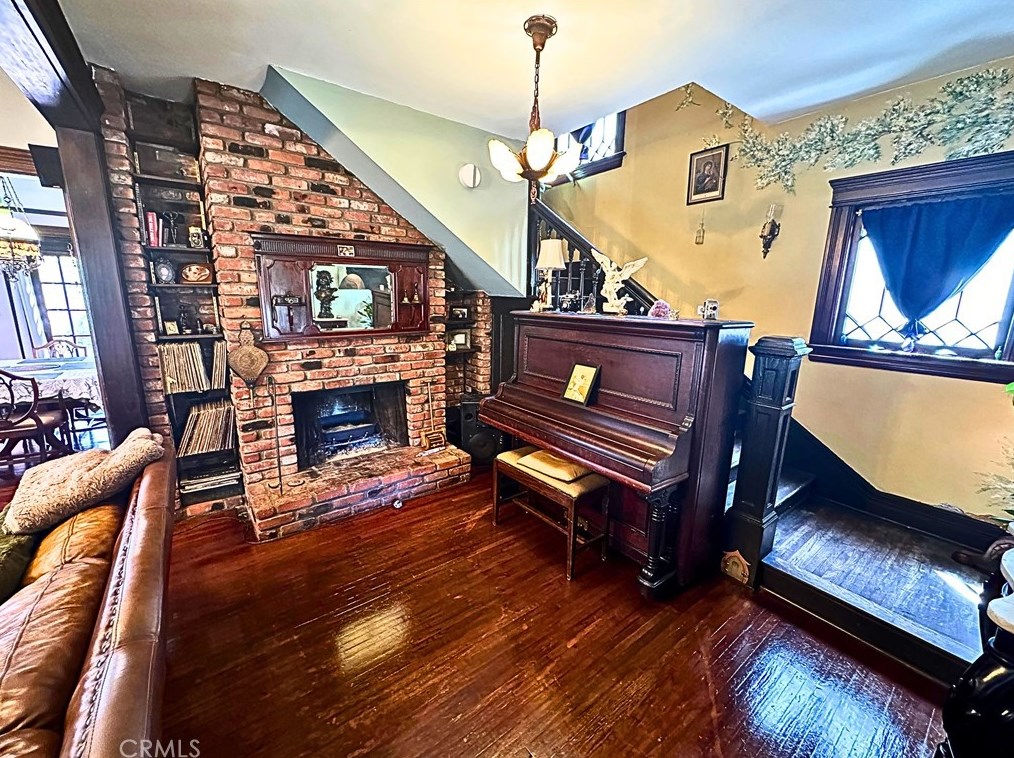 1528 Appleton St, Long Beach CA 90803-5702 exterior