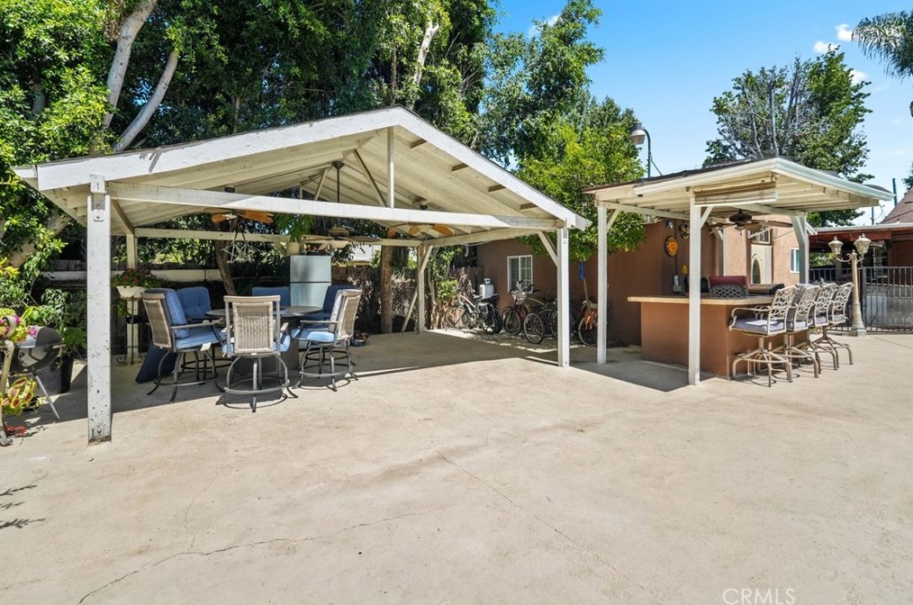 6909 Encino Ave, Van Nuys CA  91406-5357 exterior
