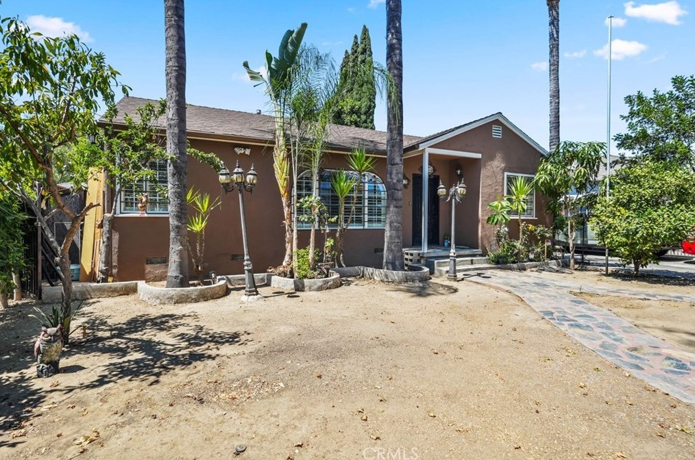 6909 Encino Ave, Van Nuys CA  91406-4329 exterior