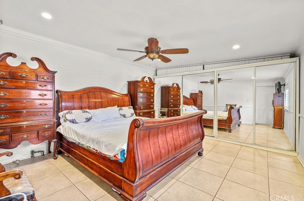 6909 Encino Ave, Van Nuys CA  91406-5357 exterior