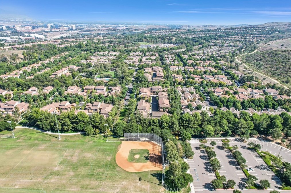 48 Dovetail, Irvine CA  92603-4202 exterior