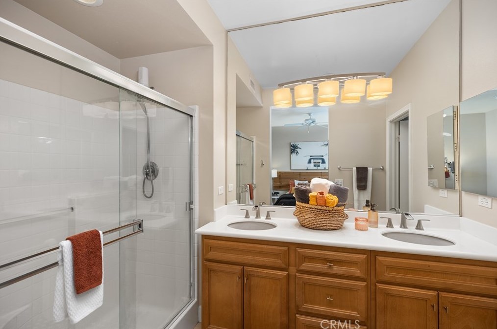48 Dovetail, Irvine CA  92603-4202 exterior