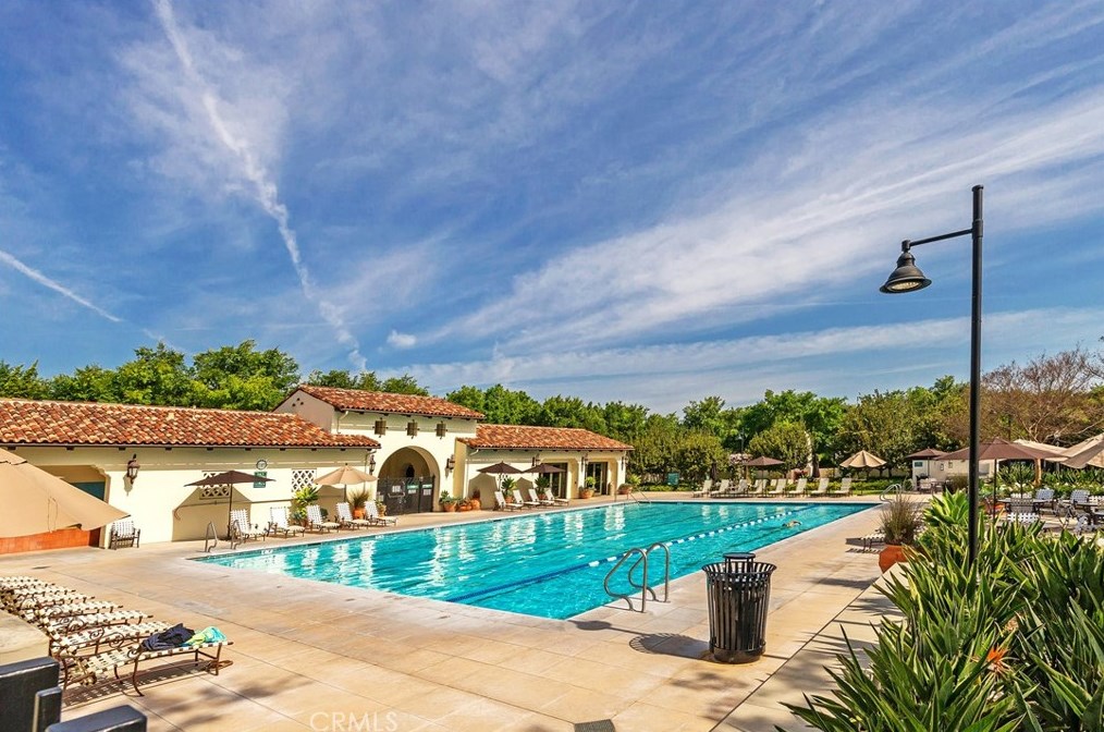 48 Dovetail, Irvine CA  92603-4202 exterior