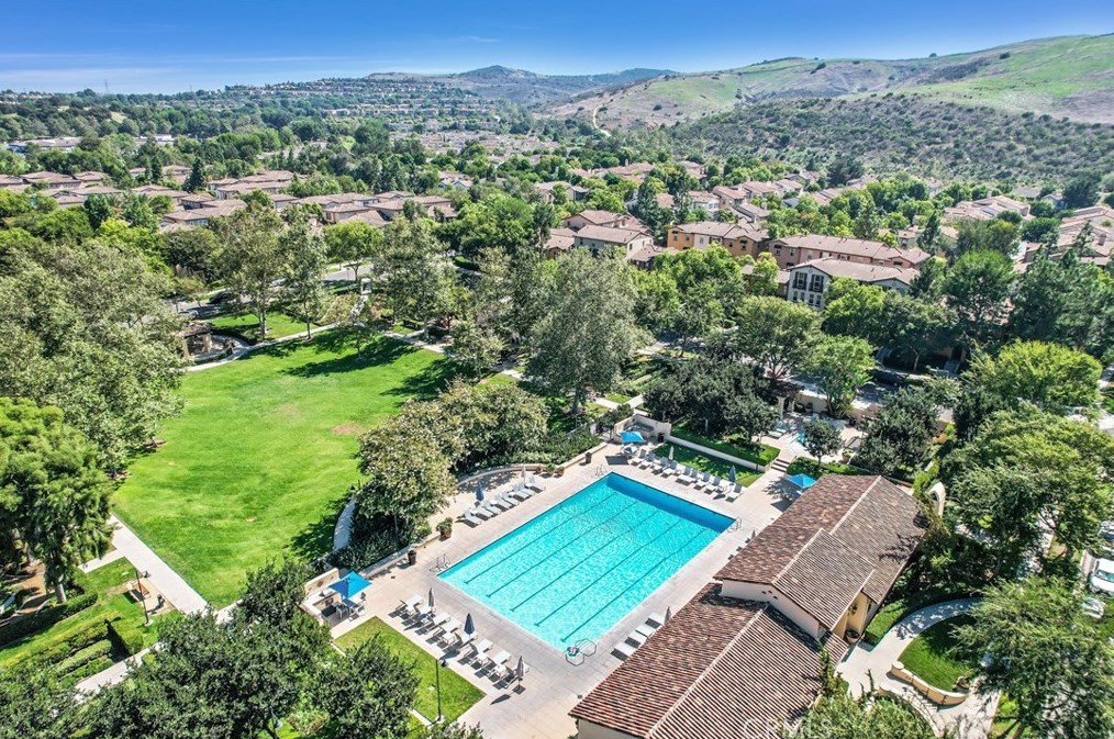 48 Dovetail, Irvine CA  92603-4202 exterior