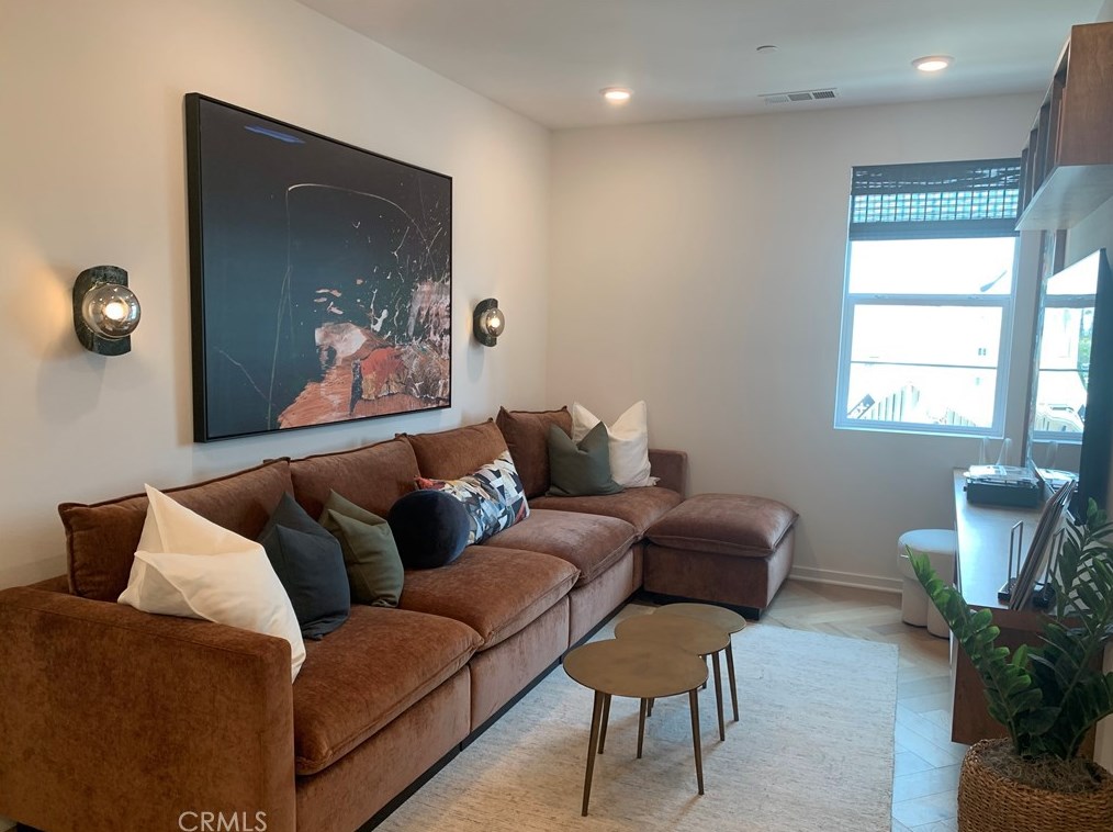 3673 Elm Ave, Long Beach CA 90807-3401 exterior