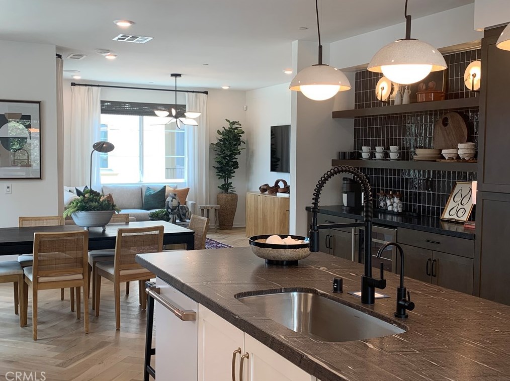 3673 Elm Ave, Long Beach CA 90807-3401 exterior