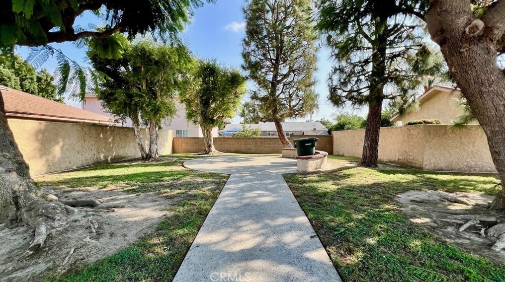 16829 Chicago, Bellflower CA 90706-5024 exterior