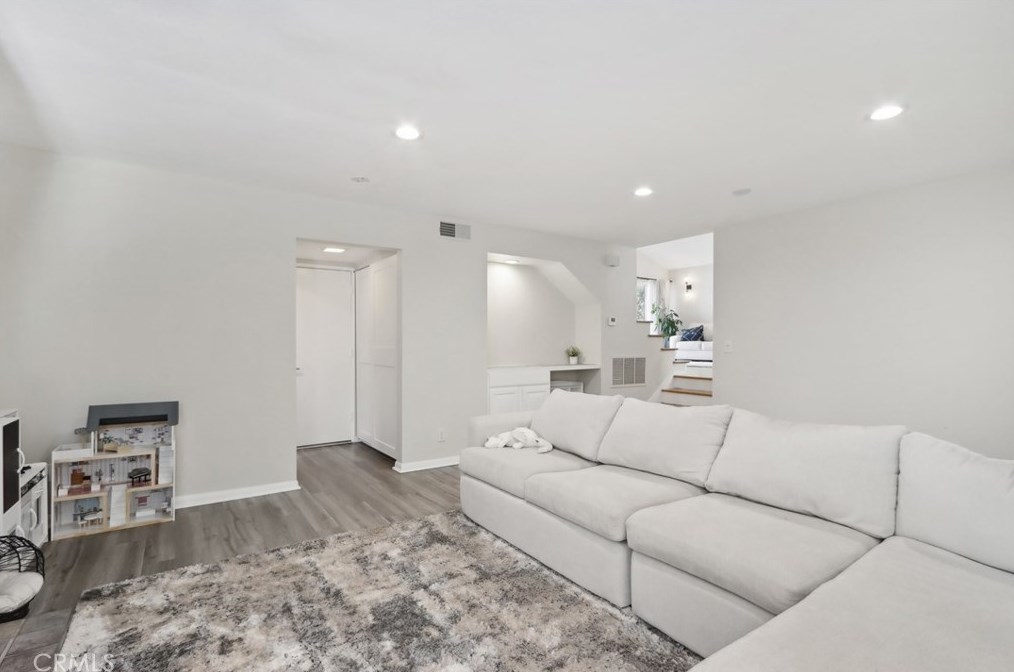 3552 Sego St, Irvine CA 92606-2624 exterior