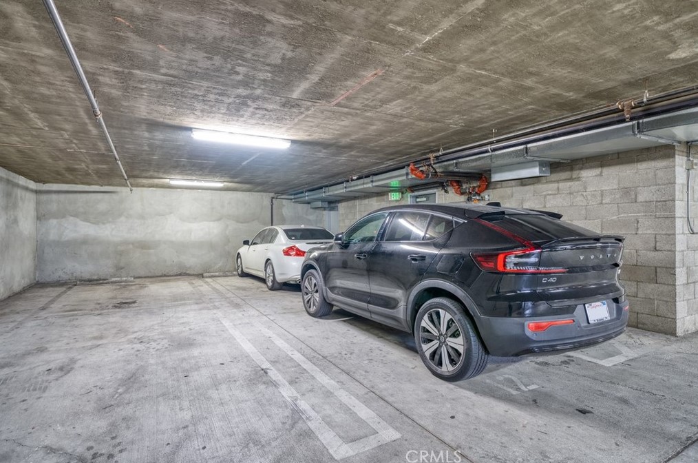 1042 Kingsley Dr, Los Angeles CA  90006-2408 exterior