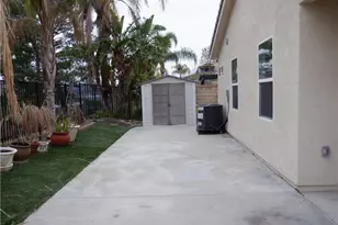 28348 Millbrook Pl, Castaic, CA 91384 - Photo 11