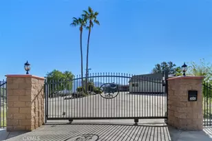 300 Anderson Dr, Hemet, CA 92544 - Photo 1