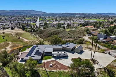 300 Anderson Drive, Hemet, CA 92544 - Photo 9