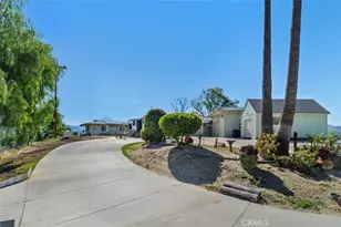 300 Anderson Dr, Hemet, CA 92544 - Photo 3
