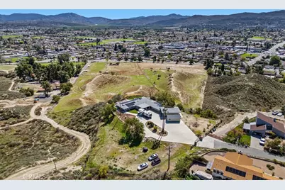 300 Anderson Drive, Hemet, CA 92544 - Photo 15