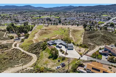 300 Anderson Drive, Hemet, CA 92544 - Photo 15