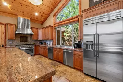 1020 Heritage Trl, Big Bear City, CA 92314 - Photo 9