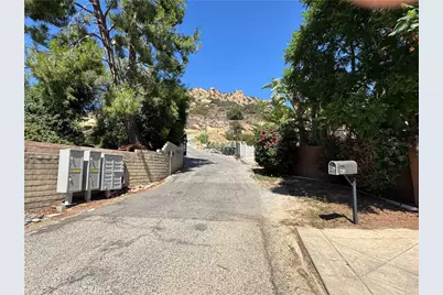 8 Thompson Avenue, Chatsworth, CA 91311 - Photo 3