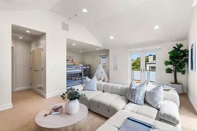 1554 E Oceanfront, Newport Beach, CA 92661 - Photo 37