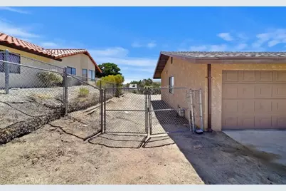 7575 Whitney Avenue, Yucca Valley, CA 92284 - Photo 13