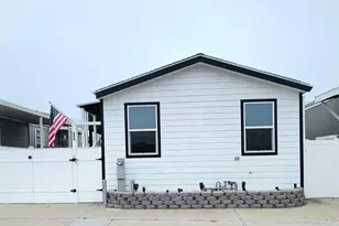 21752 Pacific Coast Hwy, Huntington Beach, CA 92646 - Photo 3