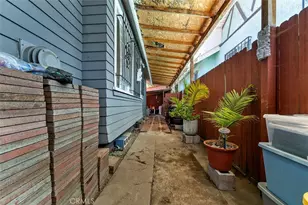 421 W 55th St, Los Angeles, CA 90037 - Photo 39