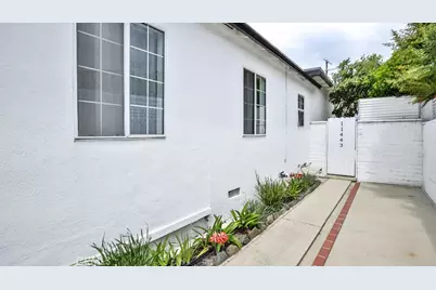 11445 Saticoy Street, North Hollywood, CA 91605 - Photo 15