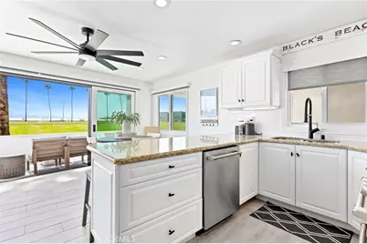 916 E Oceanfront, Newport Beach, CA 92661 - Photo 11