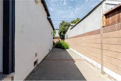 421 E 65th, Los Angeles, CA 90003 - Photo 13
