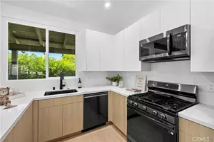 558 Vista Flora, Newport Beach, CA 92660 - Photo 7