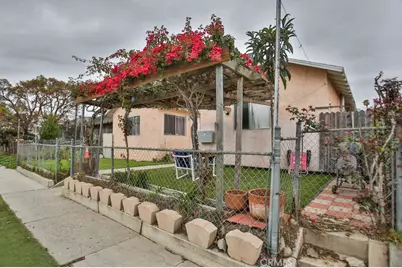 823 W 81st Street, Los Angeles, CA 90044 - Photo 1