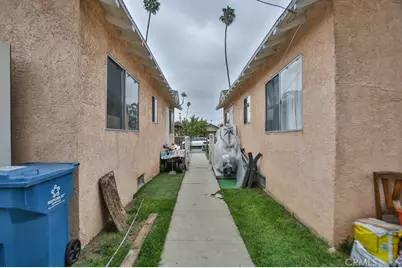 823 W 81st Street, Los Angeles, CA 90044 - Photo 19