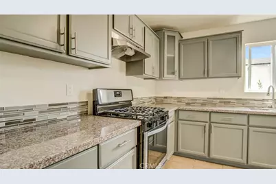 330 E 101st Street, Los Angeles, CA 90003 - Photo 3