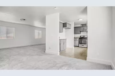 330 E 101st Street, Los Angeles, CA 90003 - Photo 7