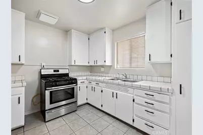 15212 Las Piedras Drive, Victorville, CA 92395 - Photo 11