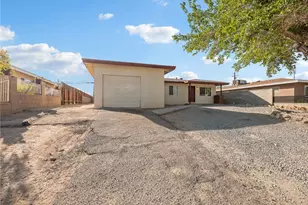 15212 Las Piedras Dr, Victorville, CA 92395 - Photo 29