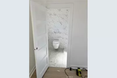 1818 W 81st, Los Angeles, CA 90047 - Photo 33