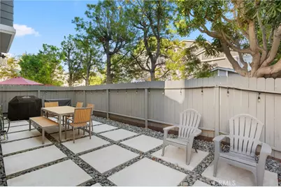 19172 Holly Lane #D, Huntington Beach, CA 92648 - Photo 5