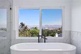 4424 Deanwood Dr, Woodland Hills, CA 91364 - Photo 23