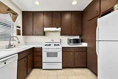 35 Firwood, Irvine, CA 92604 - Photo 7