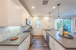 177 Frame, Irvine, CA 92618 - Photo 3