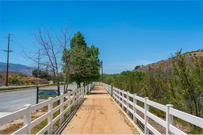 11986 Sagecrest Court, Corona, CA 92883 - Photo 19