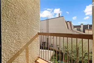 18409 Collins St, Tarzana, CA 91356 - Photo 19