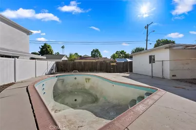 18928 Victory Boulevard, Tarzana, CA 91335 - Photo 33