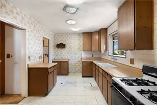 18928 Victory Blvd, Tarzana, CA 91335 - Photo 13