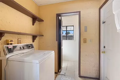 18928 Victory Boulevard, Tarzana, CA 91335 - Photo 15