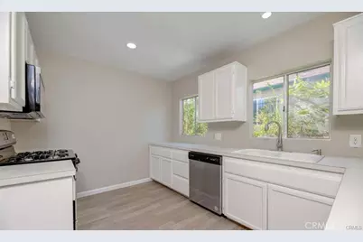 542 W 105th Street, Los Angeles, CA 90044 - Photo 5
