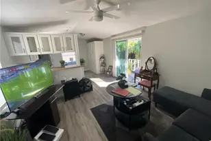 2060 Newport Blvd, Costa Mesa, CA 92627 - Photo 13