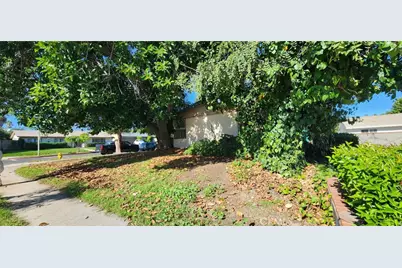 16757 Donmetz, Granada Hills, CA 91344 - Photo 3