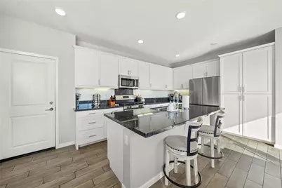 27448 Clarise Ln, Murrieta, CA 92562 - Photo 3